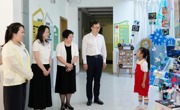区领导“六一”前夕走访看望学前儿童